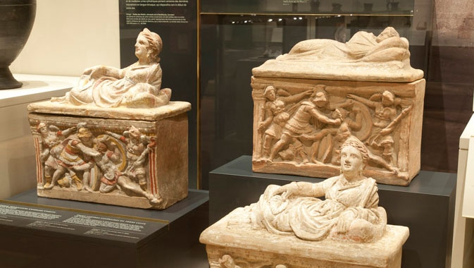 The Bratty Exhibit of Etruria introduces the Etruscans, a neighbouring civilization dating back to 800 BC, whose mysterious legacy includes finely crafted jewellery and intriguing religious artefacts such as Etruscan funerary chests.